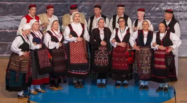 HKUD Široka Kula - očuvanja zaboravljenih običaja Like: ličko kolo, ličko pjevanje, ličko ojkanje, nošnje, instrumente,